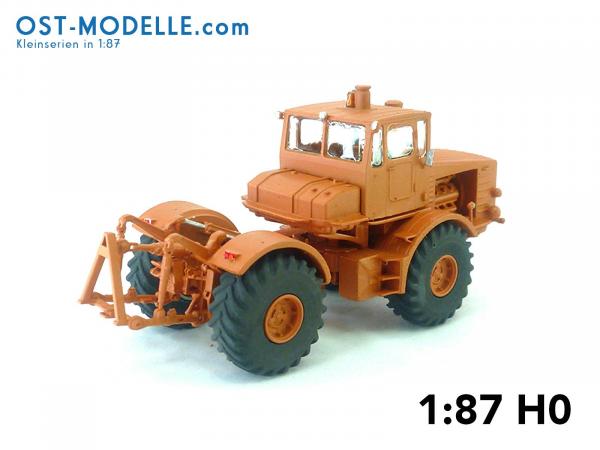 Traktor Kirovets K700 gelborange ohne Motorverkleidung